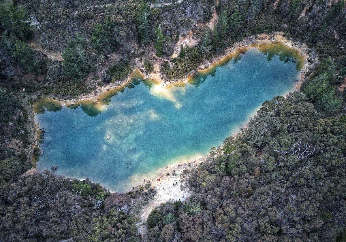 Aerial_top-down_perspective_of_Creswick's_Blue_Waters_lake